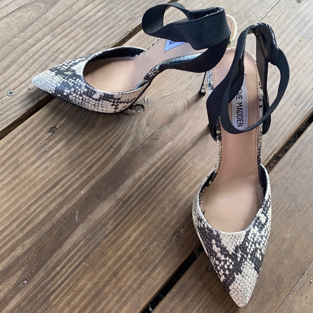 Steve Madden heels snake skin size 6  wore twice